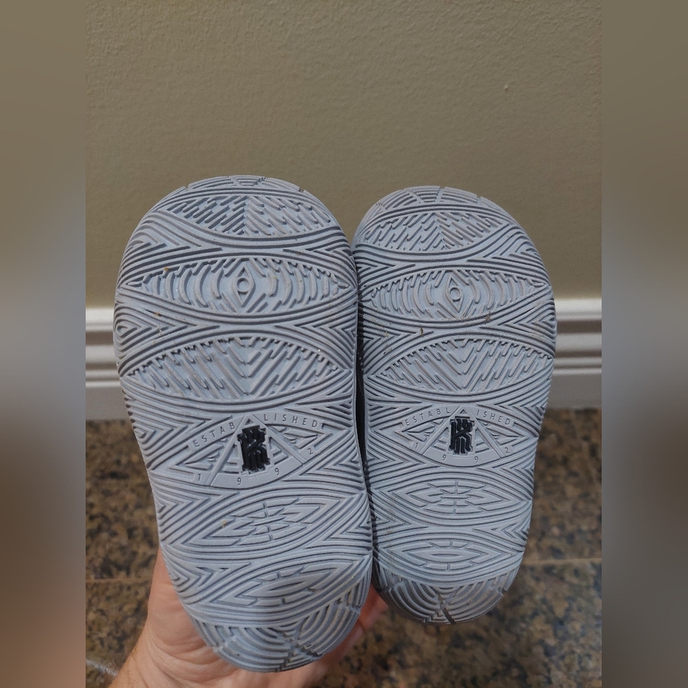 Nike Kyrie Irving Kids Toddlers Shoes Sneakers Size 5c - Picture 5 of 7
